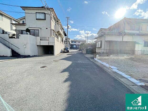 周辺は落ち着いた街並みの住宅地！子育てがしやすい住環境です！まだ未完成ですが、現地でしかわからない事もございます。是非一度ご覧ください。