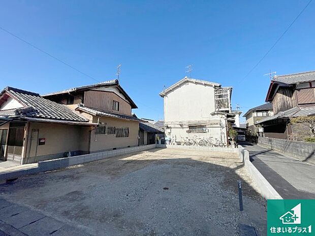 周辺は落ち着いた街並みの住宅地!子育てがしやすい住環境です!まだ未完成ですが、現地でしかわからない事もございます。是非一度ご覧ください。