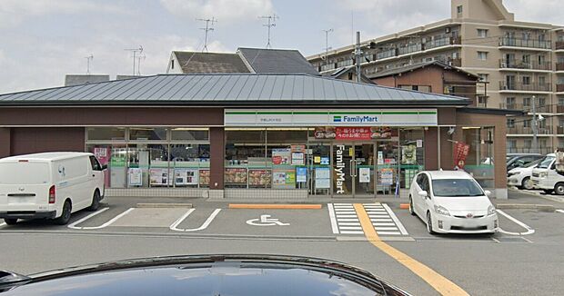 ファミリーマート京都山科大宅店（約600m）