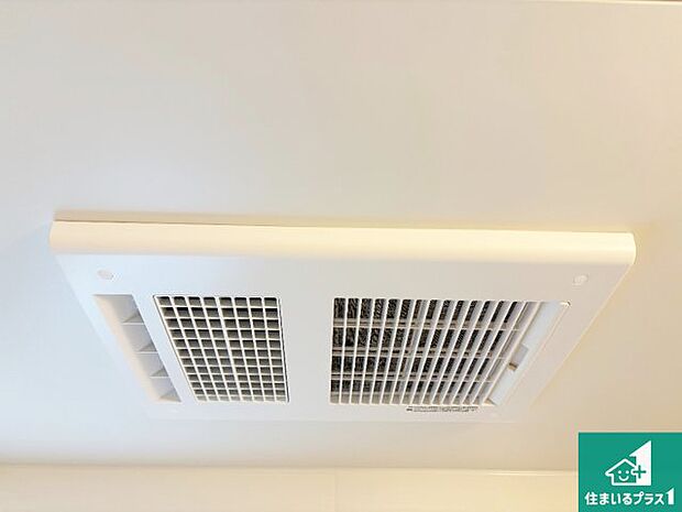 【浴室暖房乾燥機】四季を通して快適なバスライフをお手伝いする浴室暖房乾燥機！浴室の乾燥・暖房・涼風・換気はもちろん、２４時間換気にも対応！ 