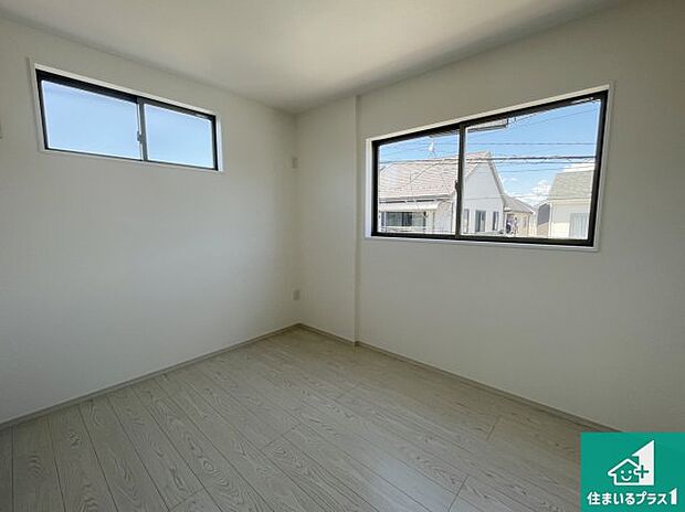 【洋室】シンプルな洋室は、自分好みのインテリアが楽しめます♪ご家族とインテリアや家具を選びに行くのは新築購入時の醍醐味の一つです。ぜひお楽しみください♪