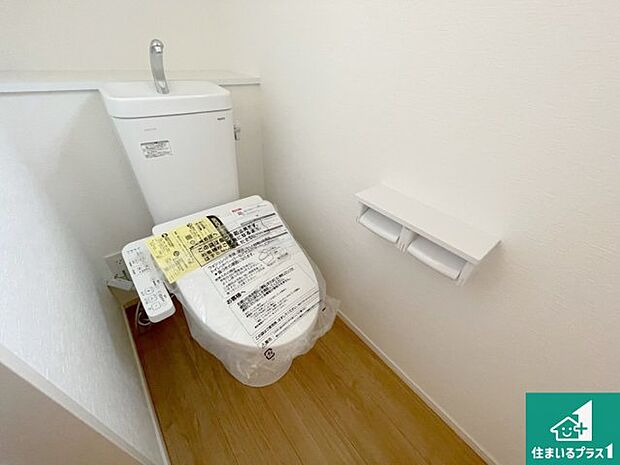 【トイレ】1・2階の2ヶ所にあるので、朝の忙しい時間の順番待ちもなく、深夜の利用にも大変便利です。