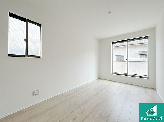 【洋室】シンプルな洋室は、自分好みのインテリアが楽しめます♪ご家族とインテリアや家具を選びに行くのは新築購入時の醍醐味の一つです。ぜひお楽しみください♪