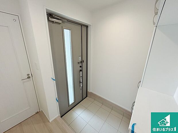 【玄関】シューズボックスにはたくさんの靴が収納できるので玄関周りはいつもスッキリ!ご家族が増えても安心!