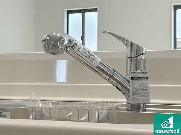 【キッチン水栓】浄水器を内蔵!炊飯時、お茶を作る時に安心してお水を使えます!お湯と冷水、浄水と原水、シャワーの切替えもワンタッチです!