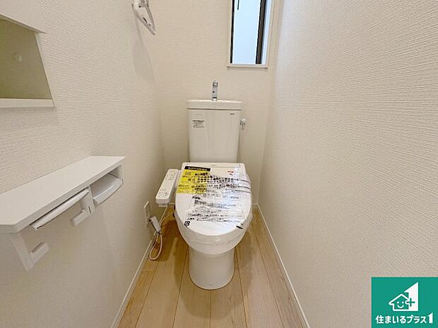 【トイレ】1・2階の2ヶ所にあるので、朝の忙しい時間の順番待ちもなく、深夜の利用にも大変便利です。