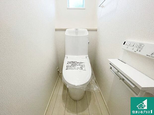 【トイレ】1・2階の2ヶ所にあるので、朝の忙しい時間の順番待ちもなく、深夜の利用にも大変便利です。