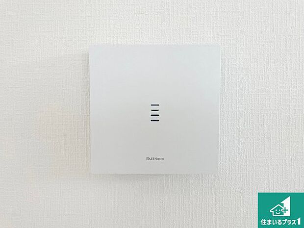 【カラーモニターインターホン】24時間録画機能搭載のインターホンで、防犯も来客対応もこれ1台。訪問者の有無に関わらず玄関前を録画し、家族の安心を守ります。