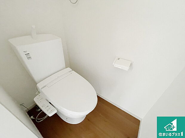 【トイレ】1・2階の2ヶ所にあるので、朝の忙しい時間の順番待ちもなく、深夜の利用にも大変便利です。