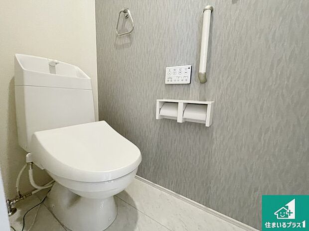 【トイレ】1・2階の2ヶ所にあるので、朝の忙しい時間の順番待ちもなく、深夜の利用にも大変便利です。