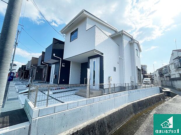 【外観】安心の10年保証!外観を美しく保ち、雨水で汚れを落とします!気になることがありましたら、お気軽にお問い合わせください!