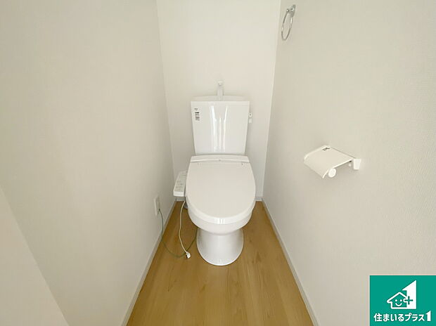 【トイレ】1・2階の2ヶ所にあるので、朝の忙しい時間の順番待ちもなく、深夜の利用にも大変便利です。