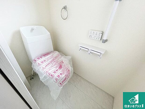 【トイレ】1・2階の2ヶ所にあるので、朝の忙しい時間の順番待ちもなく、深夜の利用にも大変便利です。