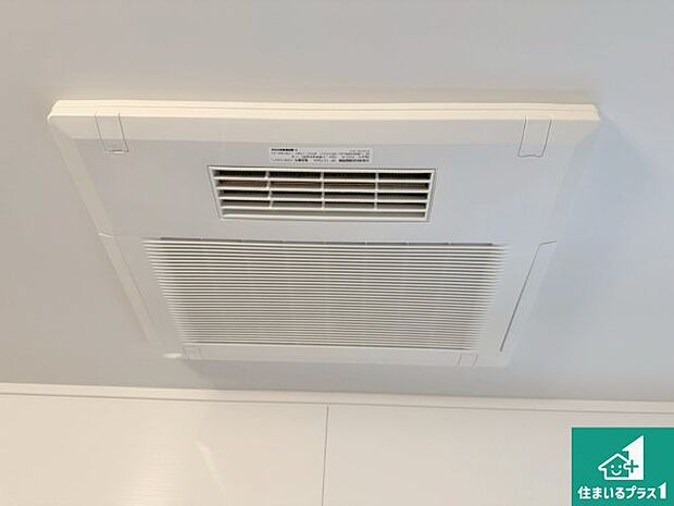 【浴室暖房乾燥機】四季を通して快適なバスライフをお手伝いする浴室暖房乾燥機！浴室の乾燥・暖房・涼風・換気はもちろん、２４時間換気にも対応！ 