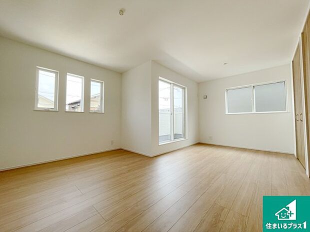 【洋室】収納スペースが充実しているので子供の成長に合わせてたくさん収納ができます！家族構成に合わせた様々な活用ができる収納！