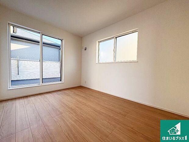 【洋室】収納スペースが充実しているので子供の成長に合わせてたくさん収納ができます！家族構成に合わせた様々な活用ができる収納！