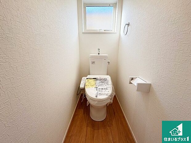 【トイレ】1・2階の2ヶ所にあるので、朝の忙しい時間の順番待ちもなく、深夜の利用にも大変便利です。