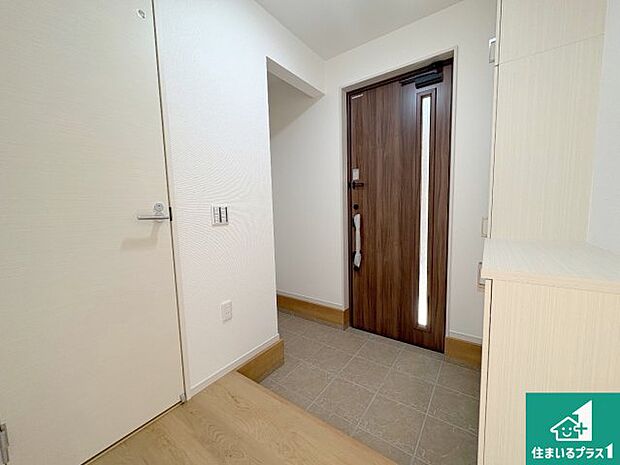 【玄関】シューズボックスにはたくさんの靴が収納できるので玄関周りはいつもスッキリ！ご家族が増えても安心！