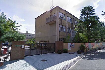 京都市立栗陵中学校 徒歩584m