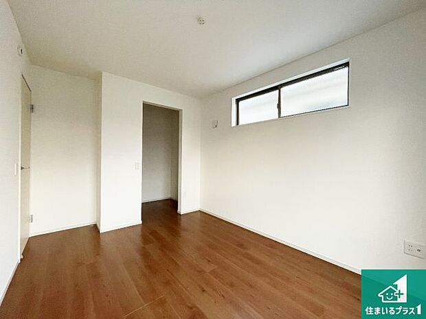 【洋室】シンプルな洋室は、自分好みのインテリアが楽しめます♪ご家族とインテリアや家具を選びに行くのは新築購入時の醍醐味の一つです。ぜひお楽しみください♪