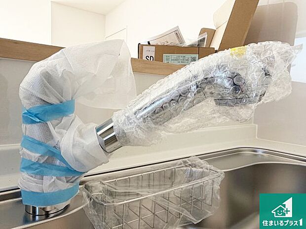 【キッチン水栓】浄水器を内蔵！炊飯時、お茶を作る時に安心してお水を使えます！お湯と冷水、浄水と原水、シャワーの切替えもワンタッチです！