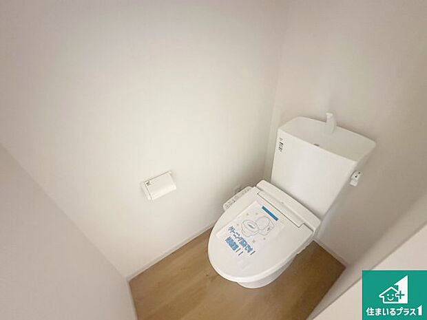 【トイレ】1・2階の2ヶ所にあるので、朝の忙しい時間の順番待ちもなく、深夜の利用にも大変便利です。