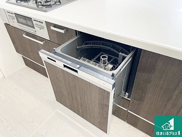 【キッチンシンク】蛇口の先端に浄水器を内蔵しています！原水と浄水、お湯と冷水、シャワーの切替えがワンタッチなので用途によって使い分けられます。