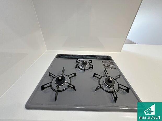 【コンロ】ダブル高火力Ｓｉセンサー付きコンロ！３口あるので、まとめて料理をする時も大活躍！