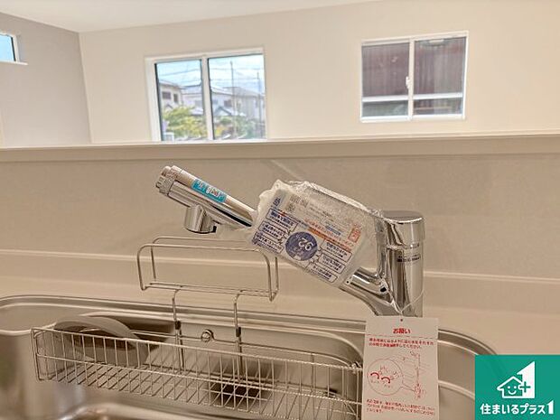 【キッチン水栓】浄水器を内蔵！炊飯時、お茶を作る時に安心してお水を使えます！お湯と冷水、浄水と原水、シャワーの切替えもワンタッチです！