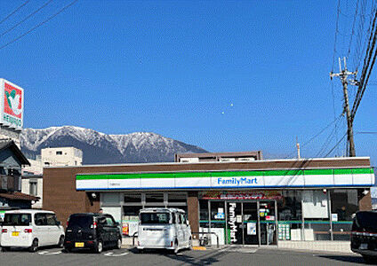 ファミリーマート 和邇南浜店 徒歩1080m