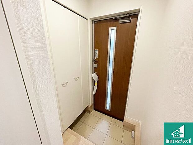 【玄関】シューズボックスにはたくさんの靴が収納できるので玄関周りはいつもスッキリ!ご家族が増えても安心!