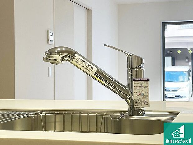 【キッチン水栓】浄水器を内蔵!炊飯時、お茶を作る時に安心してお水を使えます!お湯と冷水、浄水と原水、シャワーの切替えもワンタッチです!