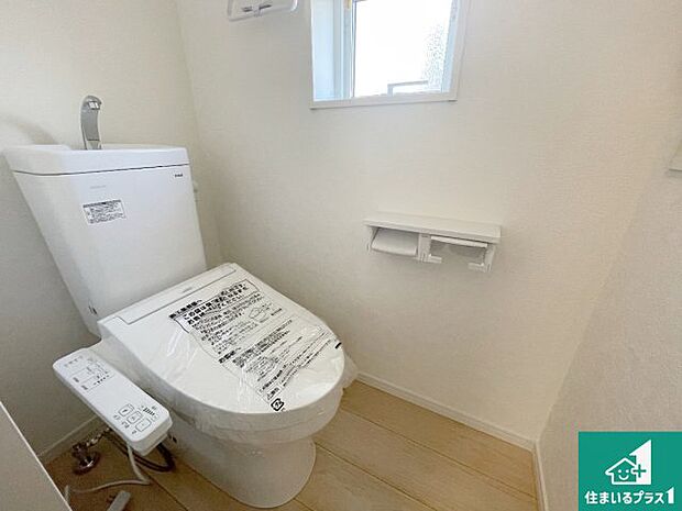 【トイレ】1・2階の2ヶ所にあるので、朝の忙しい時間の順番待ちもなく、深夜の利用にも大変便利です。