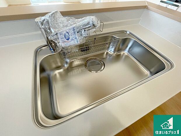 【キッチン水栓】浄水器を内蔵!炊飯時、お茶を作る時に安心してお水を使えます!お湯と冷水、浄水と原水、シャワーの切替えもワンタッチです!