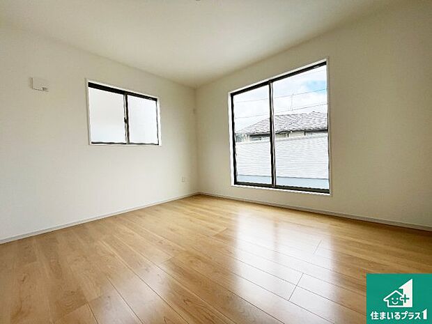 【洋室】シンプルな洋室は、自分好みのインテリアが楽しめます♪ご家族とインテリアや家具を選びに行くのは新築購入時の醍醐味の一つです。ぜひお楽しみください♪