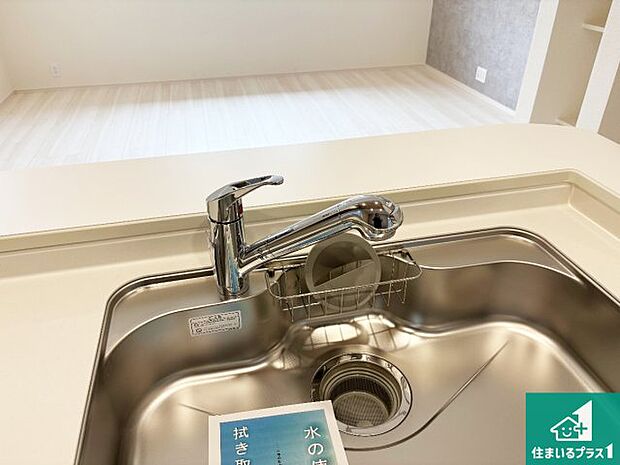 【キッチン水栓】浄水器を内蔵!炊飯時、お茶を作る時に安心してお水を使えます!お湯と冷水、浄水と原水、シャワーの切替えもワンタッチです!