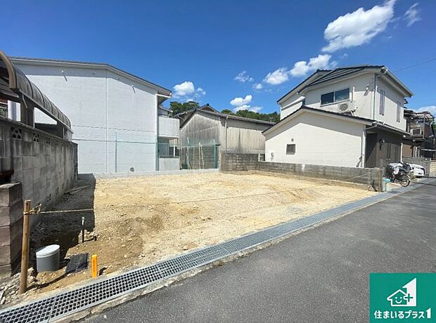 【外観】周辺は落ち着いた街並みの住宅地!子育てがしやすい住環境です!まだ未完成ですが、現地でしかわからない事もございます。是非一度ご覧ください。