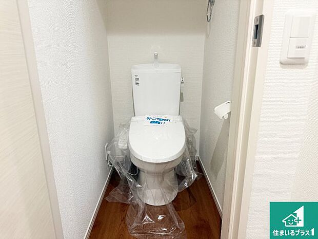 【トイレ】1・2階の2ヶ所にあるので、朝の忙しい時間の順番待ちもなく、深夜の利用にも大変便利です。