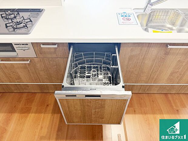 【食器洗い乾燥機】食事後の一仕事、食器洗いをボタン一つでお任せできちゃいます!場所を取らないビルトイン式なので、お料理スペースもしっかり確保!