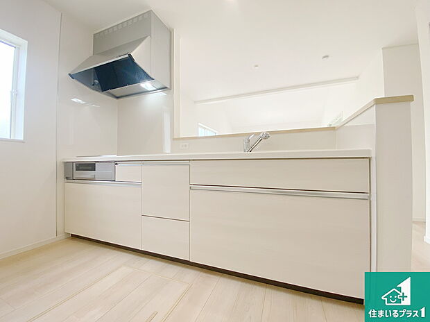 収納豊富!浄水器付きキッチン!お子さまの様子を見ながらお料理を楽しむことができますね。家族のコミュニケーションが増え会話もはずみそう!