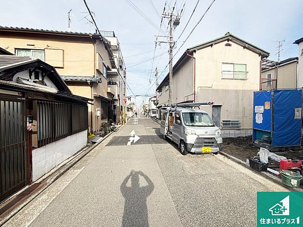 周辺は落ち着いた街並みの住宅地!子育てがしやすい住環境です!まだ未完成ですが、現地でしかわからない事もございます。是非一度ご覧ください。