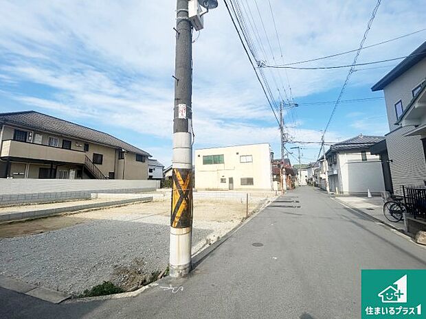 周辺は落ち着いた街並みの住宅地！子育てがしやすい住環境です！まだ未完成ですが、現地でしかわからない事もございます。是非一度ご覧ください。