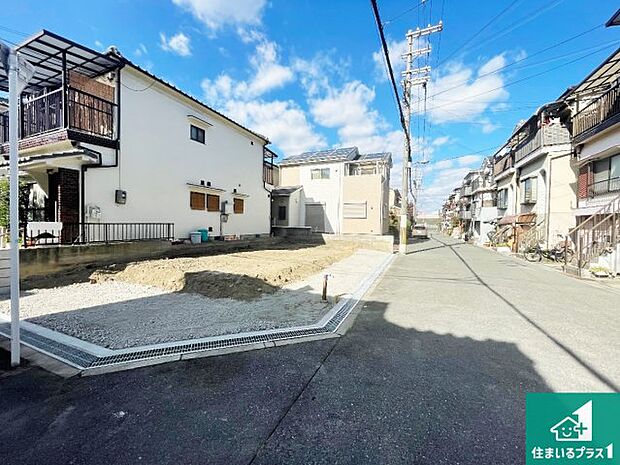 周辺は落ち着いた街並みの住宅地！子育てがしやすい住環境です！まだ未完成ですが、現地でしかわからない事もございます。是非一度ご覧ください。