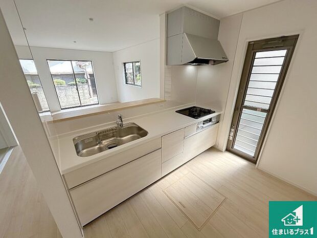 収納豊富!浄水器付きキッチン!お子さまの様子を見ながらお料理を楽しむことができますね。家族のコミュニケーションが増え会話もはずみそう!