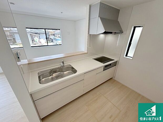 収納豊富!浄水器付きキッチン!お子さまの様子を見ながらお料理を楽しむことができますね。家族のコミュニケーションが増え会話もはずみそう!