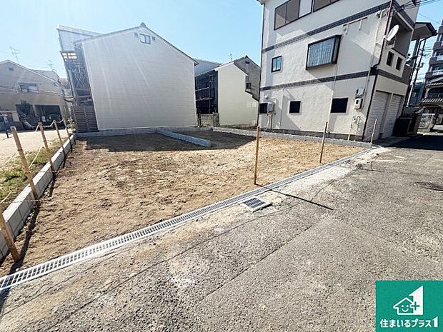 周辺は落ち着いた街並みの住宅地！子育てがしやすい住環境です！まだ未完成ですが、現地でしかわからない事もございます。是非一度ご覧ください。