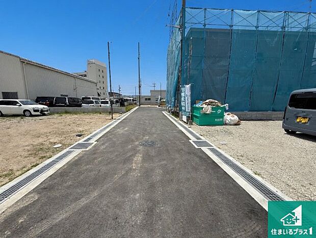 周辺は落ち着いた街並みの住宅地！子育てがしやすい住環境です！まだ未完成ですが、現地でしかわからない事もございます。是非一度ご覧ください。