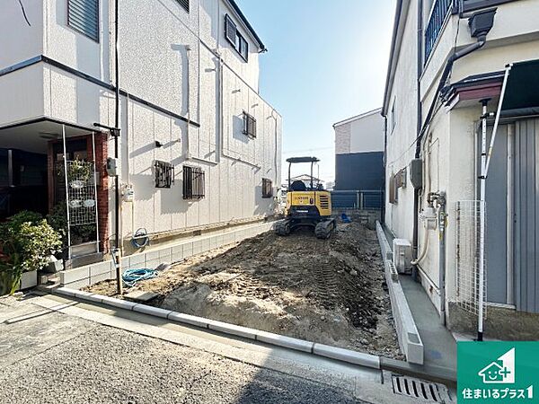 周辺は落ち着いた街並みの住宅地！子育てがしやすい住環境です！まだ未完成ですが、現地でしかわからない事もございます。是非一度ご覧ください。