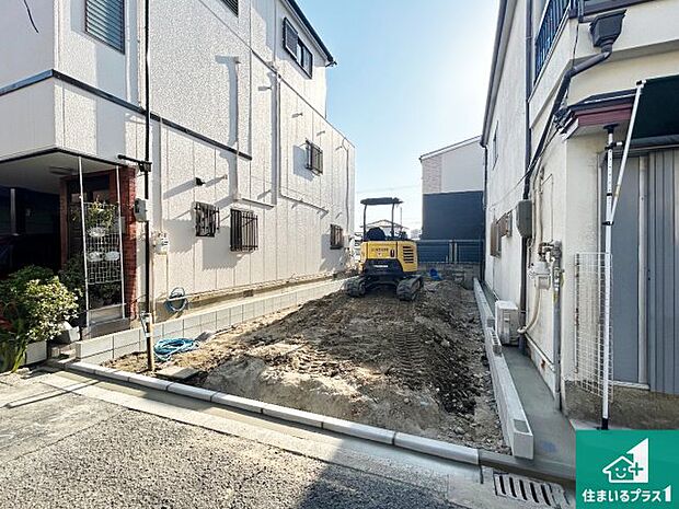 周辺は落ち着いた街並みの住宅地！子育てがしやすい住環境です！まだ未完成ですが、現地でしかわからない事もございます。是非一度ご覧ください。