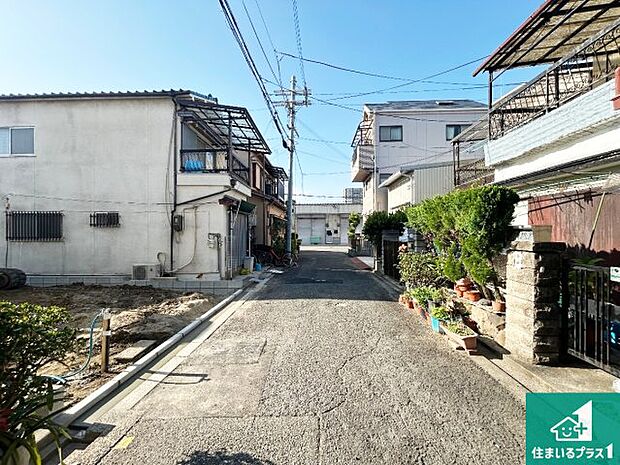 周辺は落ち着いた街並みの住宅地！子育てがしやすい住環境です！まだ未完成ですが、現地でしかわからない事もございます。是非一度ご覧ください。